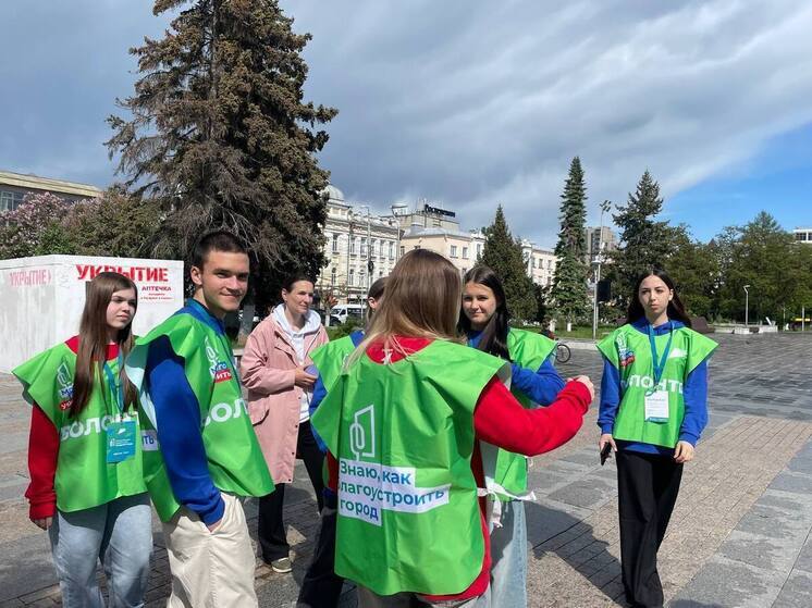 Волонтеры помогают пензенцам проголосовать за благоустройство общественных пространств города