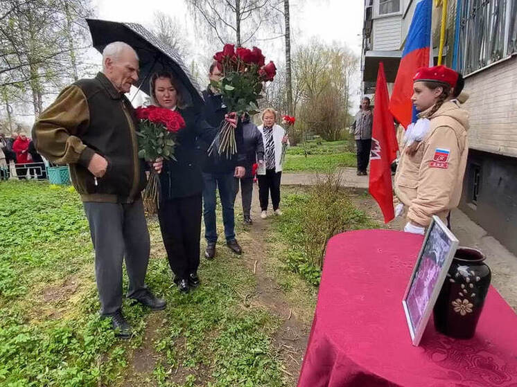 В Лупполово появился мемориал в память о солдате, павшем в зоне СВО