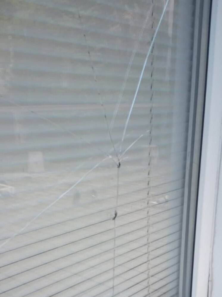 Подросток разбил стекло в кассе на станции «Мацеста» в Сочи