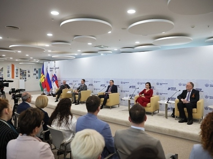 На Форуме кубанской журналистики выступили Вениамин Кондратьев и Андрей Прошунин