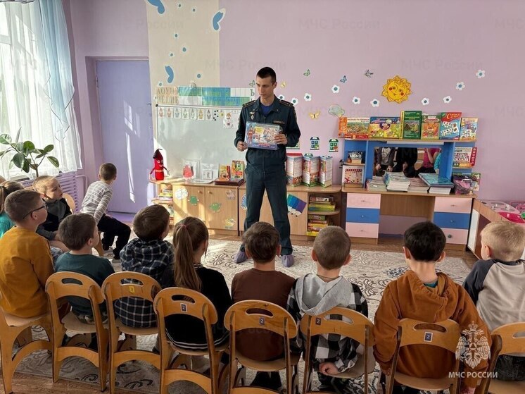 Занятия по пожарной безопасности прошли в детском саду в Ливнах Орловской области