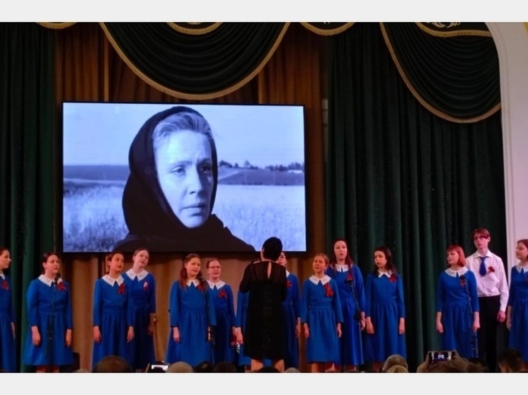 Обучающиеся и преподаватели Детской музыкальной школы № 1 имени Глинки выступили с отчетным концертом