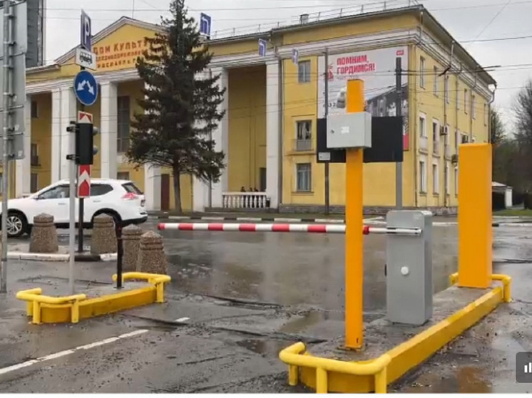 В Ярославле с перебоями работает платная парковка у вокзала