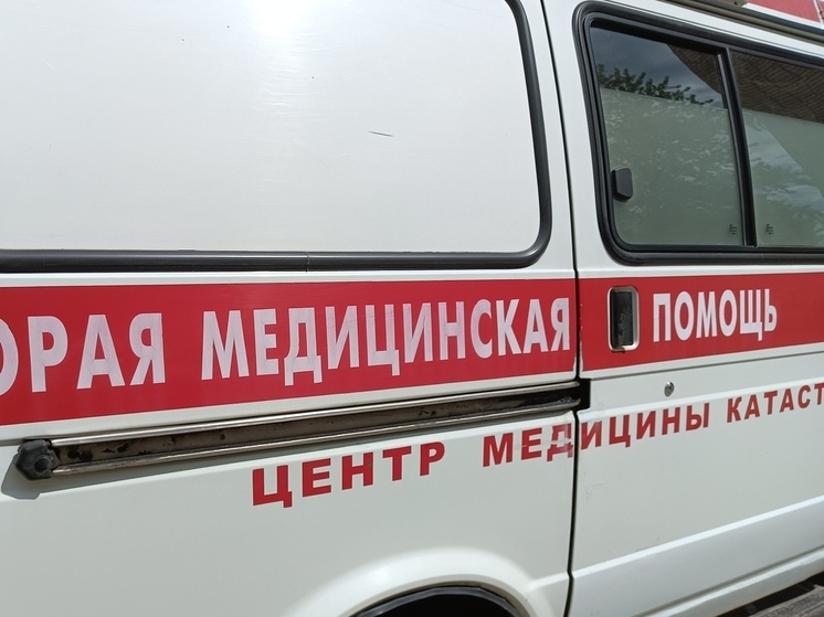 Автомобиль сбил человека на трассе в Карелии и скрылся