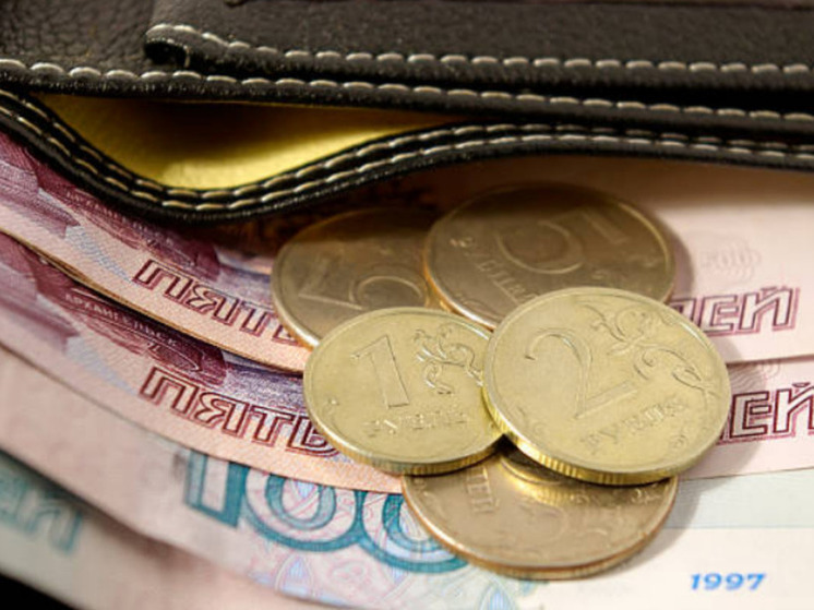 Югорскому пенсионеру помогли вернуть отданные мошенникам деньги
