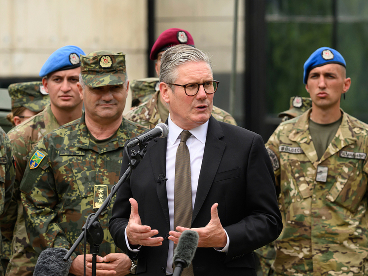 Британский премьер Стармер поделился планами отправлять мигрантов в третьи страны