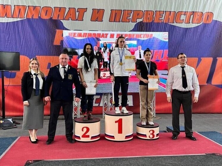 На чемпионате России пауэрлифтерша из Хакасии опередила соперницу на 72,5 кг