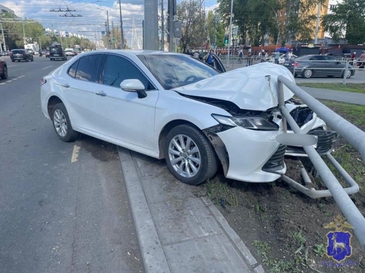 В Самаре из-за 38-летнего водителя Skoda попала в больницу 54-летняя женщина