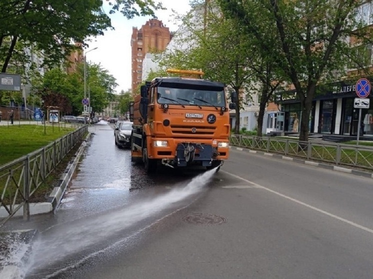 В Туле на уборку города 16 мая выйдет 90 единиц техники