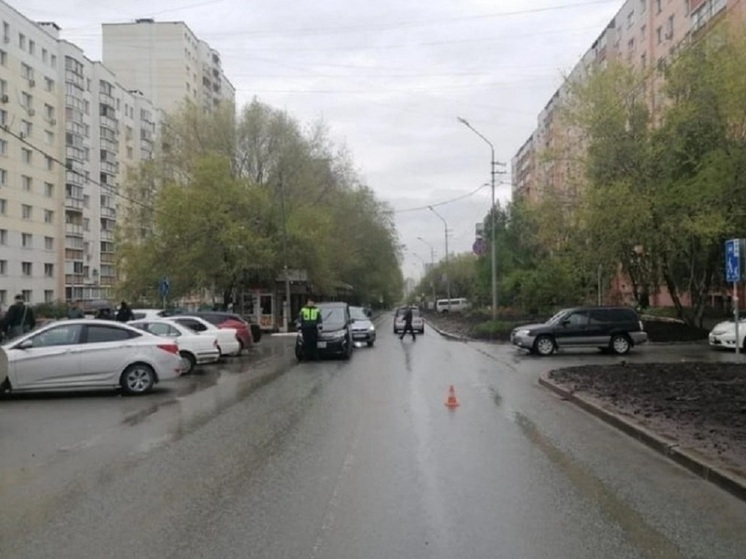 В Новосибирске 11-летняя девочка попала под колеса иномарки