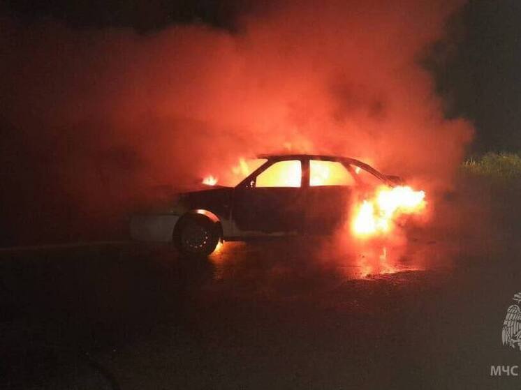 В Липецкой области ночью сгорела «Лада Приора»