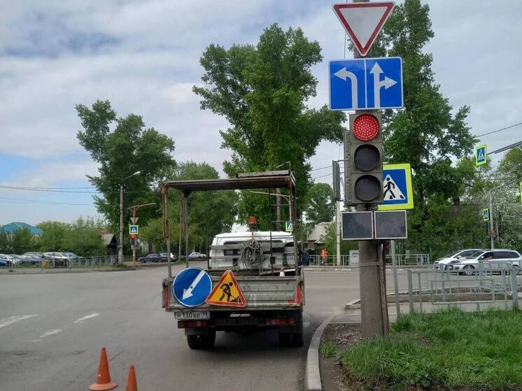 На проклятом перекрестке Абакана развели движение по полосам