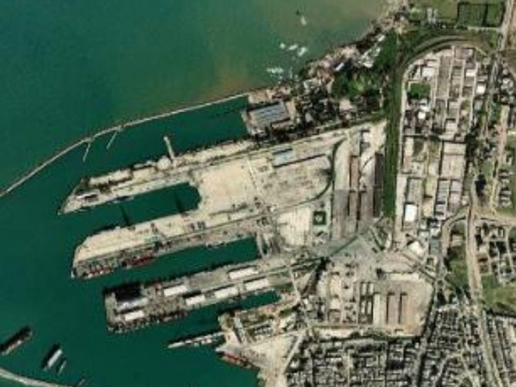Управление морских портов и наземных пограничных переходов Сирийской Арабской Республики (САР) подписало меморандум о взаимопонимании с дубайским оператором DP World по поводу порта Тартус, пишет РИА Новости