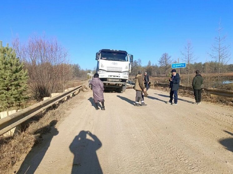 В Бурятии открыли движение для легкового транспорта около разрушенного моста