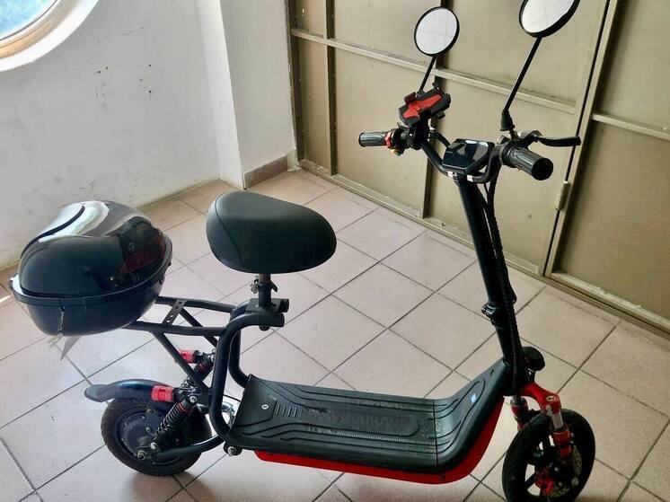 Полиция: в Сочи турист угнал самокат у прохожего