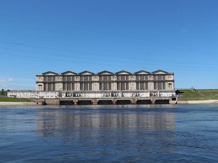 На Рыбинском водохранилище начали плановый сброс воды