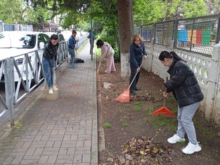 Более 2800 сочинцев вышли на улицы для участия в акции «Чистый четверг»