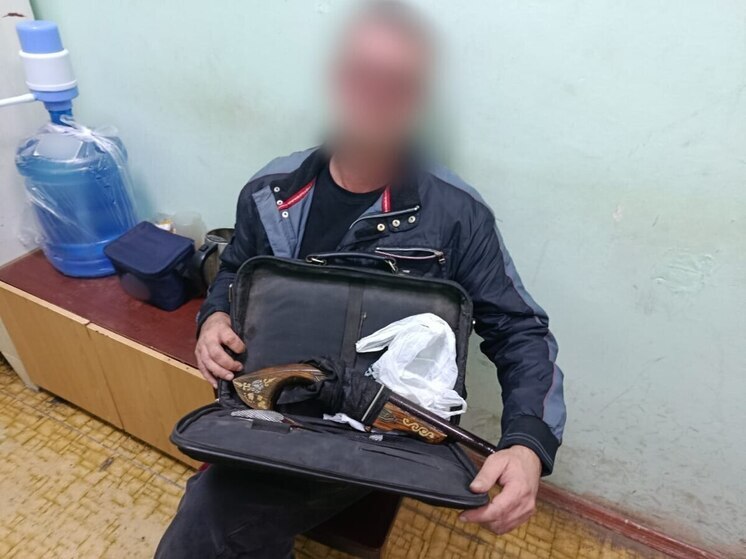 В Крыму пьяный мужчина попытался ограбить девушку в офисе управляющей компании