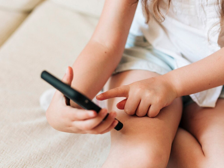 Франция, Испания и Греция предложили ввести возрастные ограничения в соцсетях