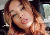 Певица Анна Седокова, пережившая скандал, связанный со смертью бывшего мужа, баскетболиста Яниса Тиммы, уехала в США, где встретилась со старшей дочерью Алиной.
