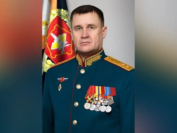 Новым главкомом Сухопутных войск, вместо генерала армии Олега Салюкова, которому 21 мая исполнится 70 лет, скорее всего, будет назначен командующий группировкой «Центр» («Отважные») в зоне СВО генерал-полковник Андрей Мордвичёв