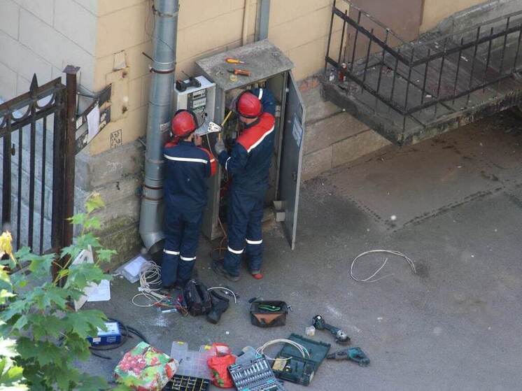 В Петербурге весной вырос спрос на электромонтажников и сварщиков