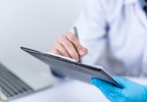 Врачи липецкой больницы скорой помощи успешно прооперировали 35-летнюю женщину с крупной опухолью в шейном отделе позвоночника