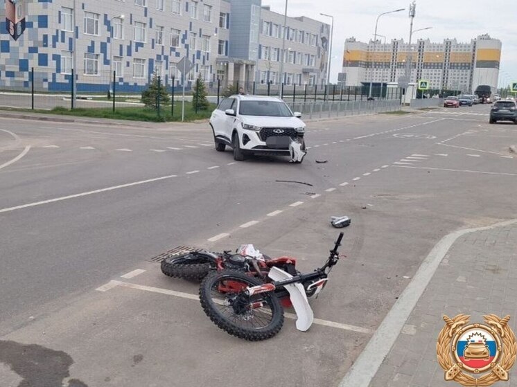 В Твери возле школы китайский паркетник столкнулся с мотоциклом