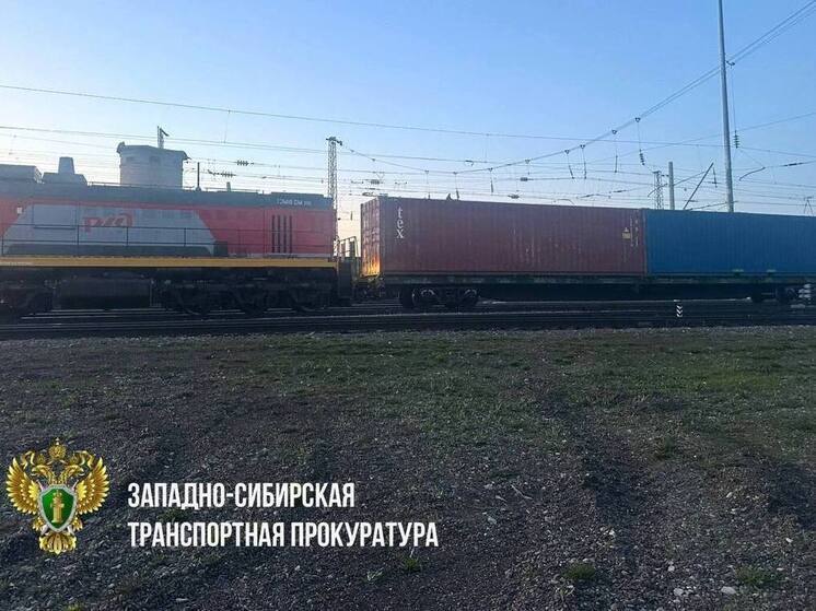 Двое подростков забрались на крышу электрички и получили удар током под Красноярском
