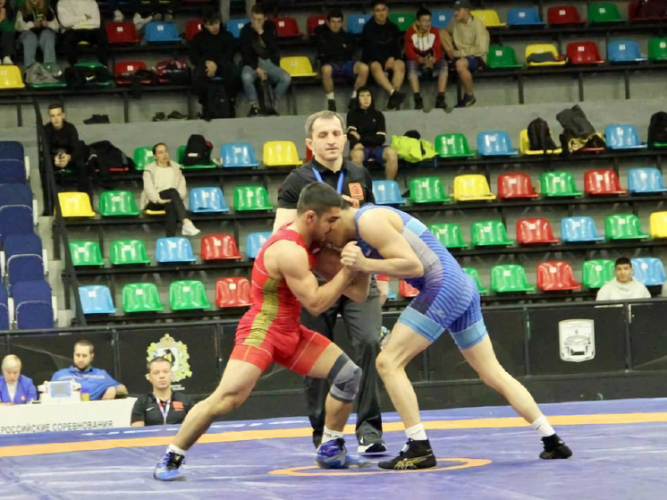 В Хабаровске стартовал Кубок Мэра города по спортивной борьбе