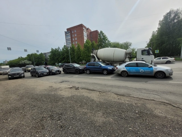 Плохое самочувствие водителя стало причиной массовой аварии в Челябинске