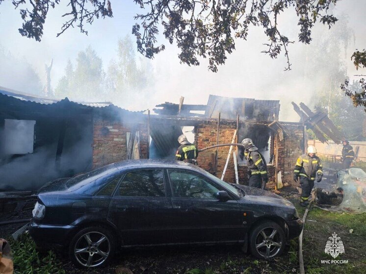 Под Богородицком огонь охватил 40 «квадратов» дачного дома