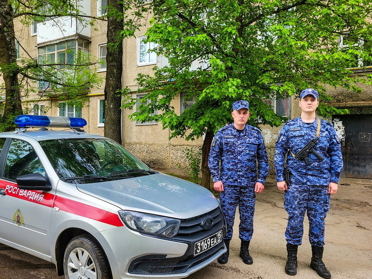 Сотрудники Росгвардии оказали содействие пожарным в спасении человека при ликвидации возгорания в жилом доме в Йошкар-Оле