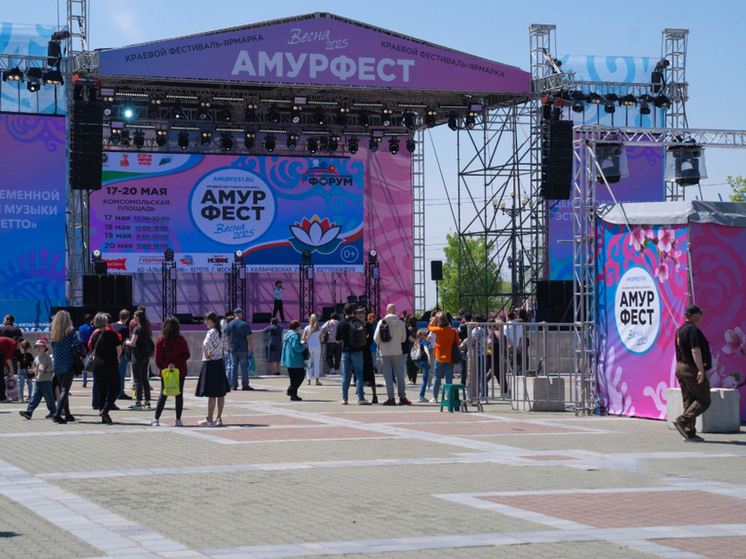 На площади Хабаровска открыли ярмарку «АмурФест.Весна»