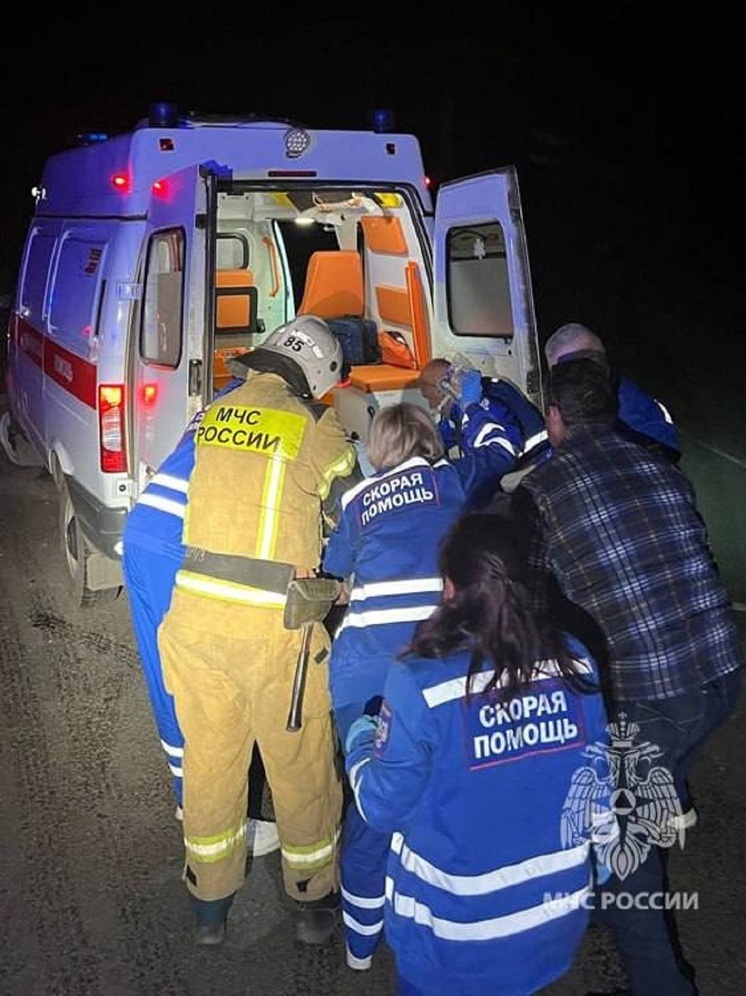 В Торезе в лобовом столкновении с грузовиком пострадали два человека