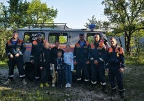 В Крыму спасатели пришли на помощь туристке с тремя детьми, которые заблудились в горном массиве Уч-Кош