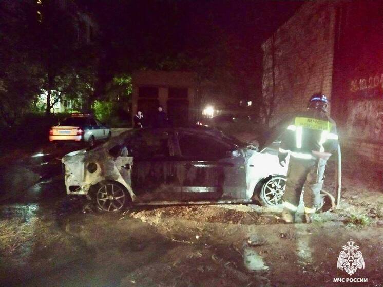 Ночью в Тверской области до основания сгорел припаркованный автомобиль