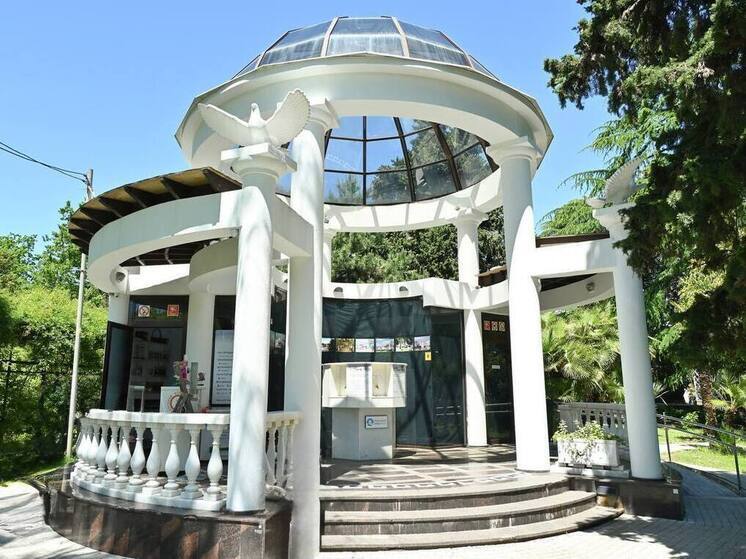 В Сочи после ремонта открыли бювет на Приморской набережной