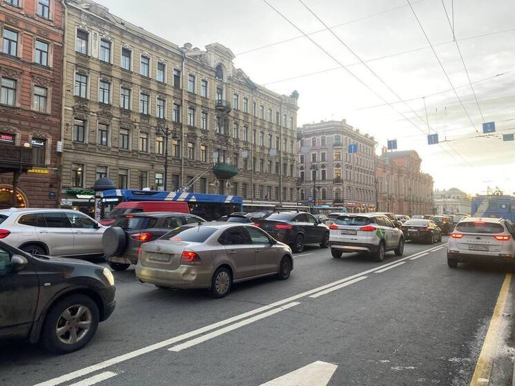 В Петербурге Петроградский район погряз в пробках из-за ремонтных работ