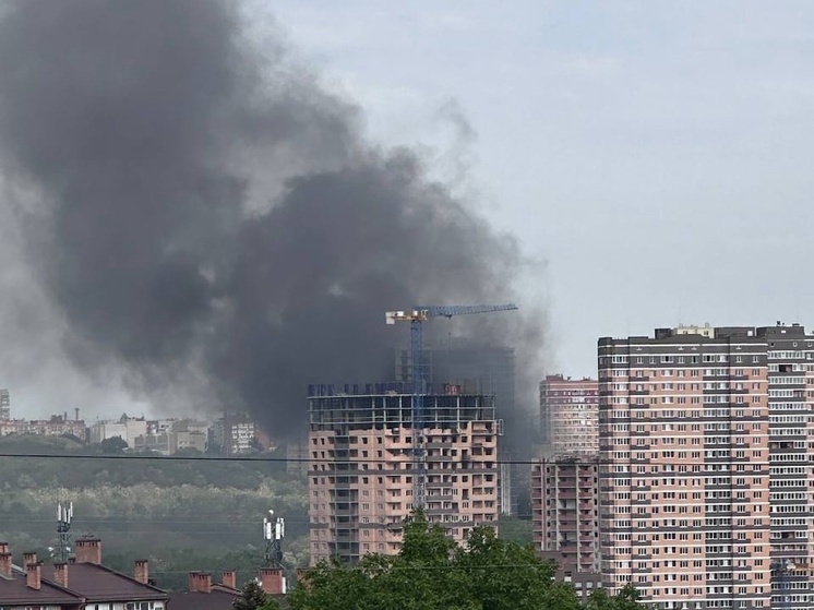 В Ростове полыхает крупный пожар на Штахановского