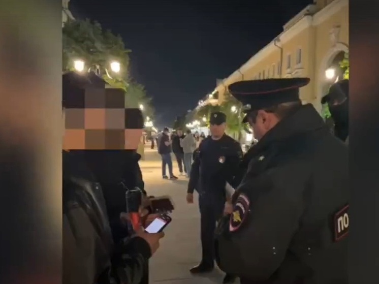 Ночью в центре Твери полицейские задерживали мигрантов