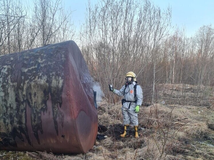 В Приморском округе нашли бочки с опасным веществом