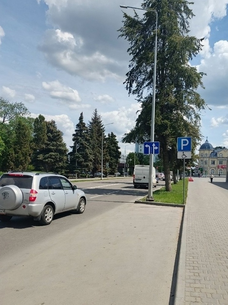 Опасный перекресток в липецком Ельце решили обезопасить новым дорожным знаком