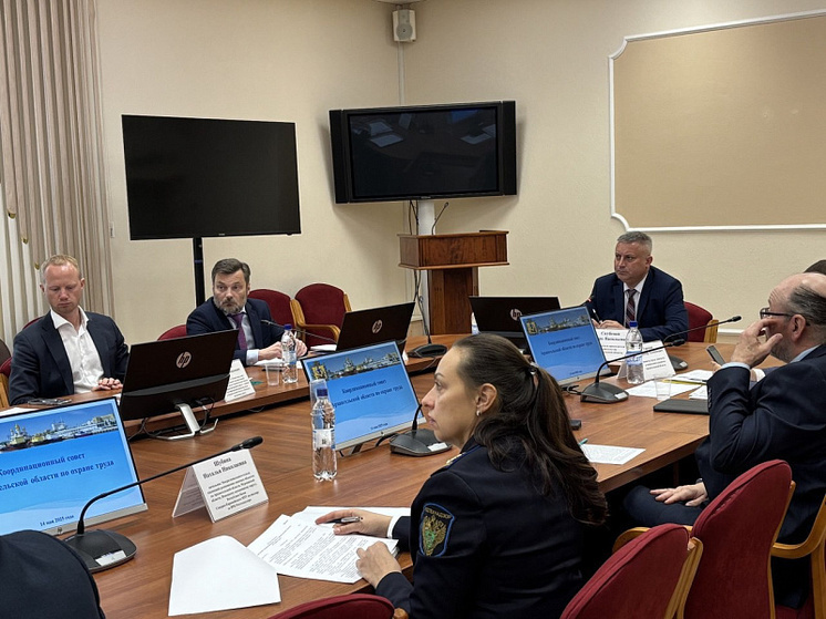В Архангельске власти обсудили вопросы охраны труда в транспортной сфере