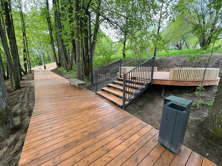 В Смоленске завершается благоустройство пляжной зоны в Реадовском парке