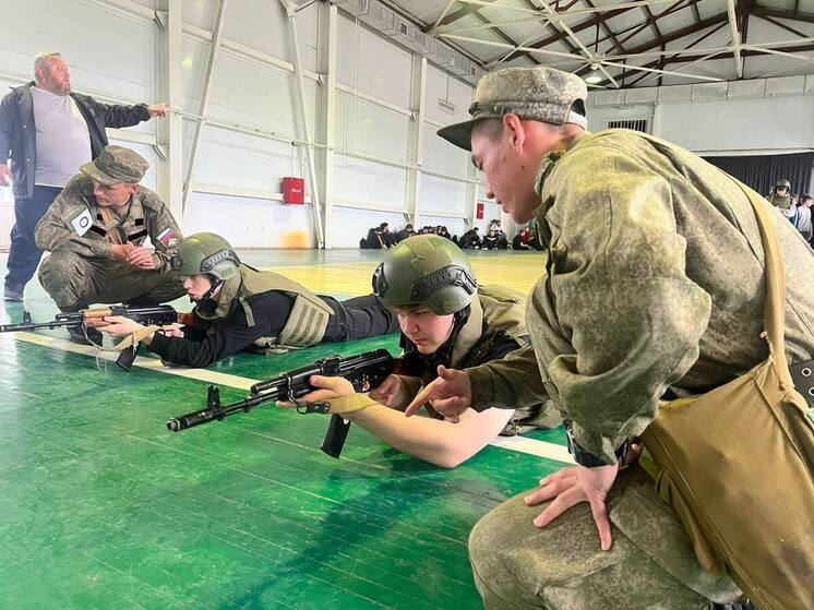 Старшеклассники Невинномысска прошли военную подготовку