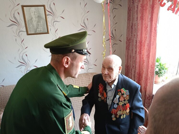 Ветеран ВОВ Анатолий Лазарев в Чите отметил 100-летний юбилей