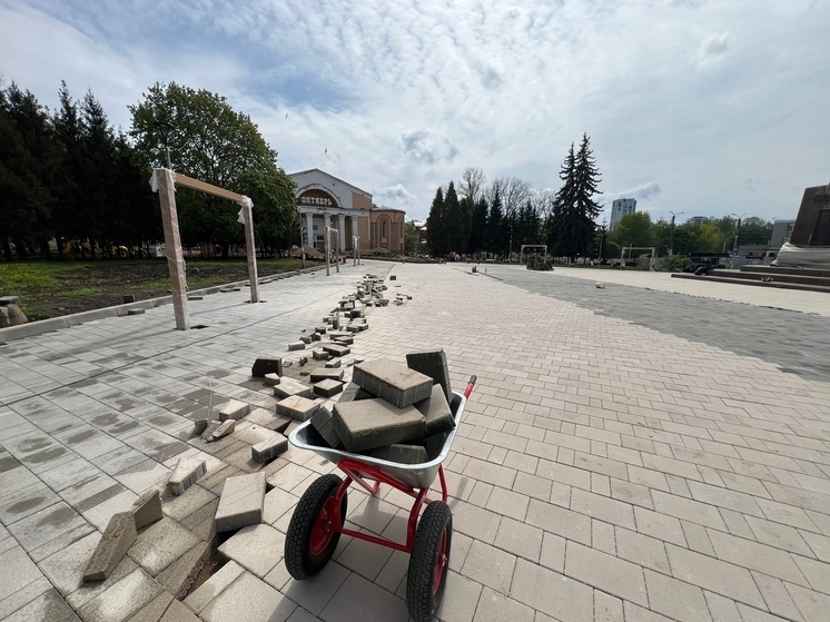 Продолжаются ремонтные работы напротив кинотеатра «Октябрь»
