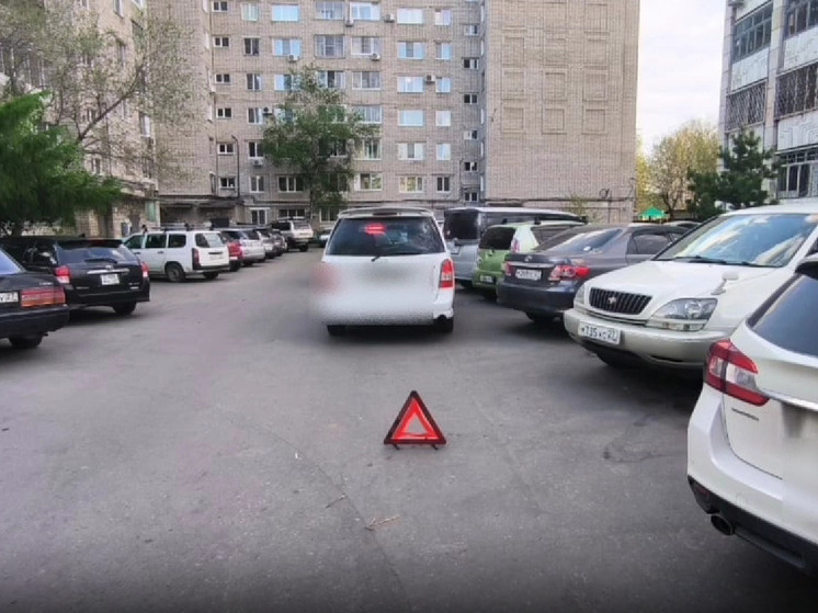 В Комсомольске-на-Амуре ребенок на самокате бросился под колеса авто