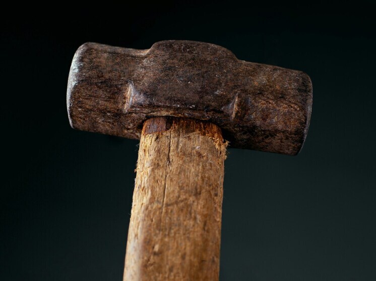 Вандалы разрушили надпись на входе в недавно благоустроенный парк "Строитель" в Донецке